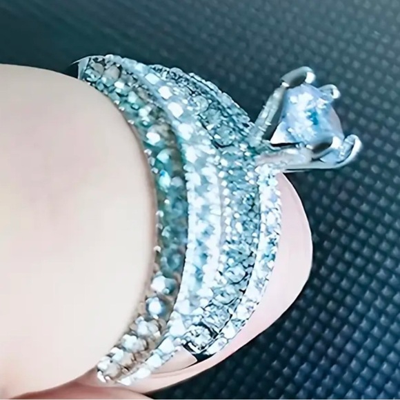 Jewelry Ladies - Timeless Accessories For Any Occasion - Picture 3 of 6